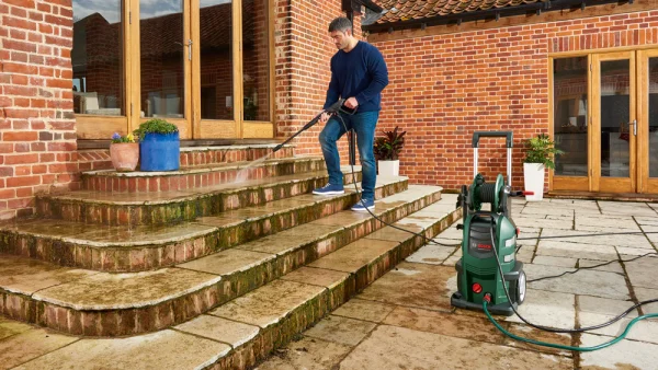 Bosch Universal Aquatak 125 Bar 1500W Electric High Pressure Washer - Image 3